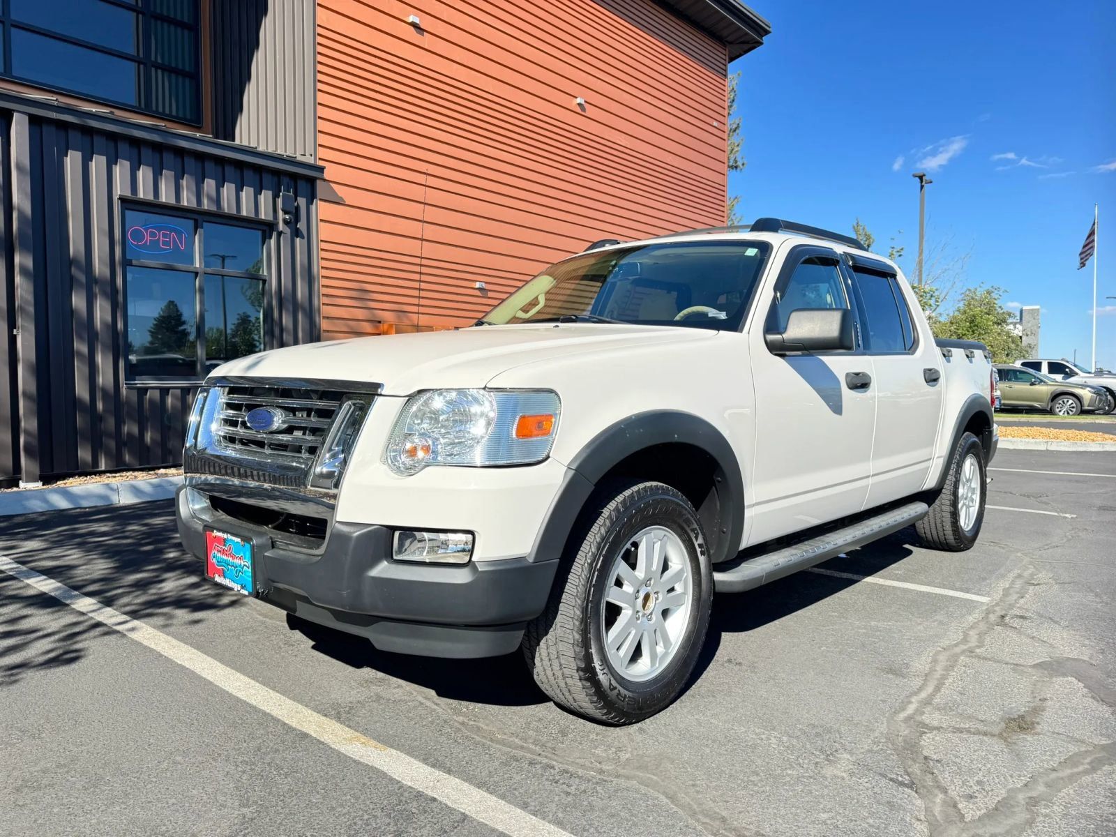 White 2010 Ford Explorer Sport Trac XLT Pickup Truck 4X2 5-Speed Automatic Overdrive