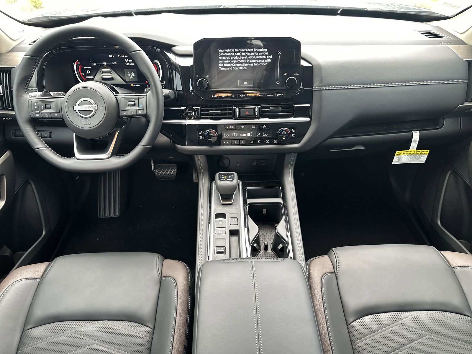 2025 Nissan Pathfinder Platinum photo 2