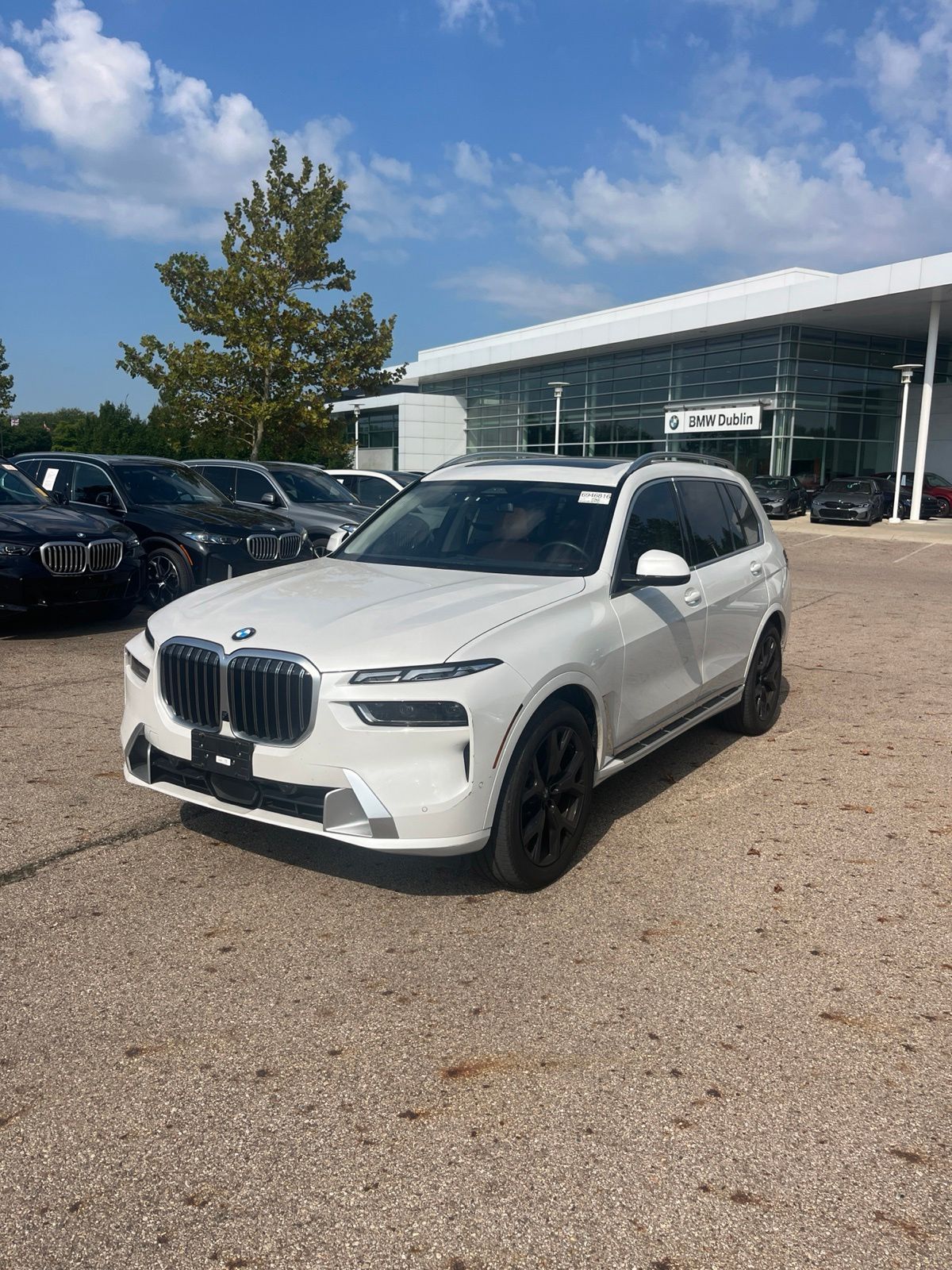 Mineral White Metallic 2024 BMW X7 SUV / Crossover All-Wheel Drive 8-Speed Automatic