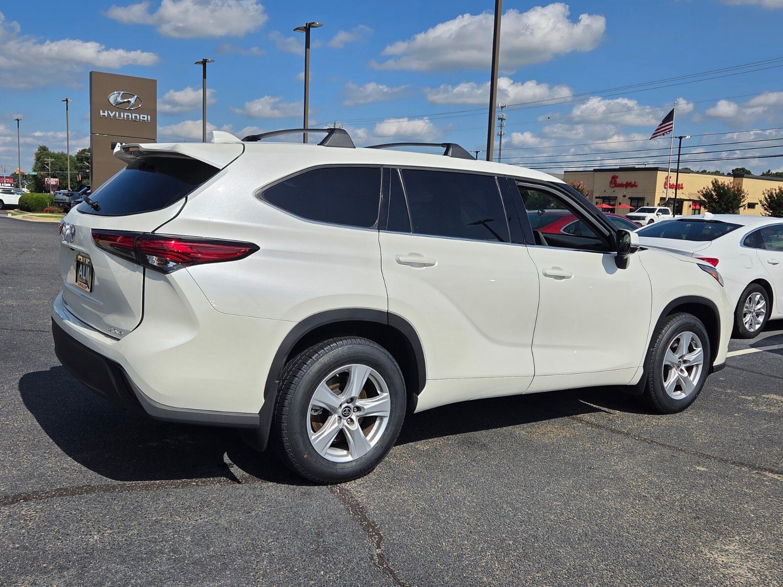 Used 2021 White Toyota LE image 16