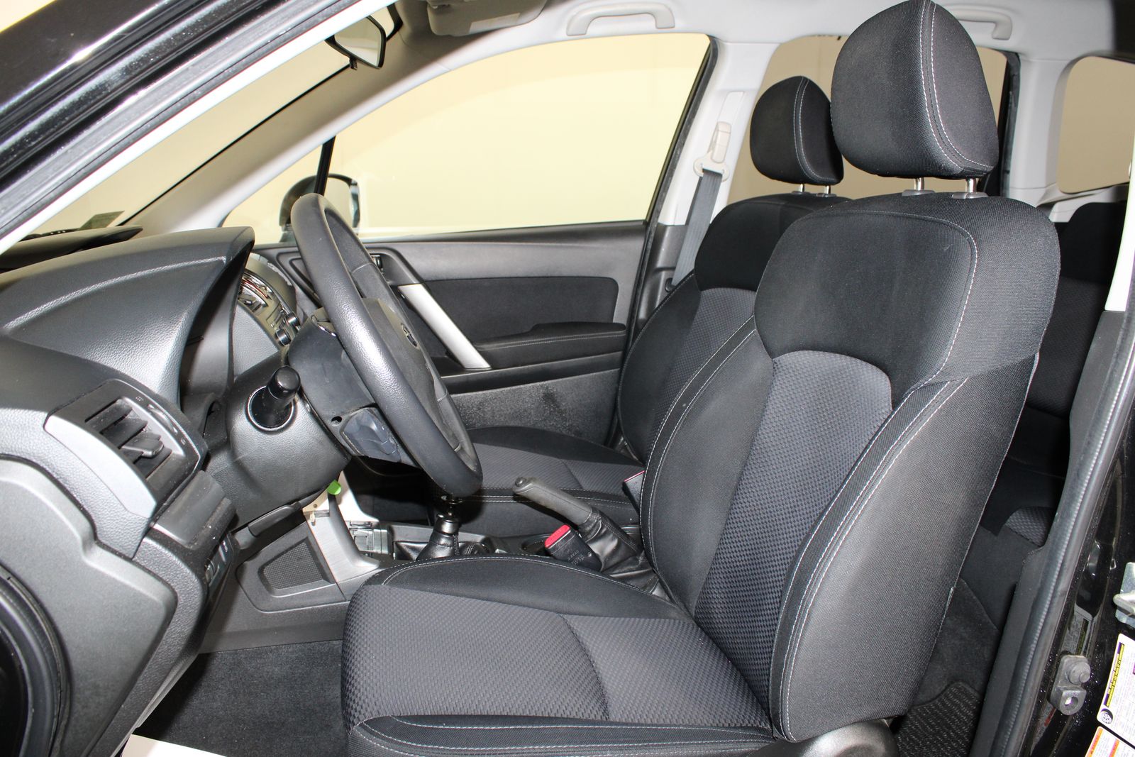 Used 2014 Black Subaru 2.5i Premium image 9