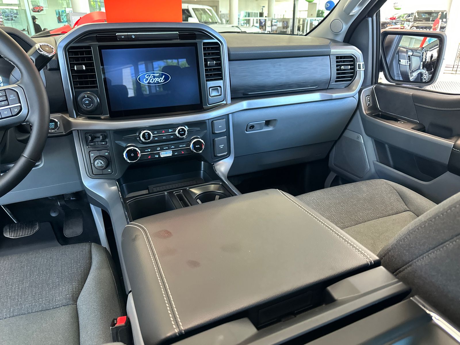 2025 Ford F-150 XLT - Photo 16