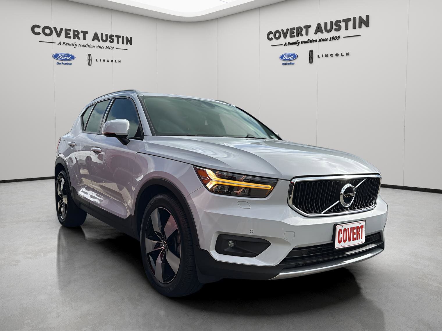 Used Car 2022 Volvo Xc40  Momentum For Sale Under $30,000 In Austin, Texas