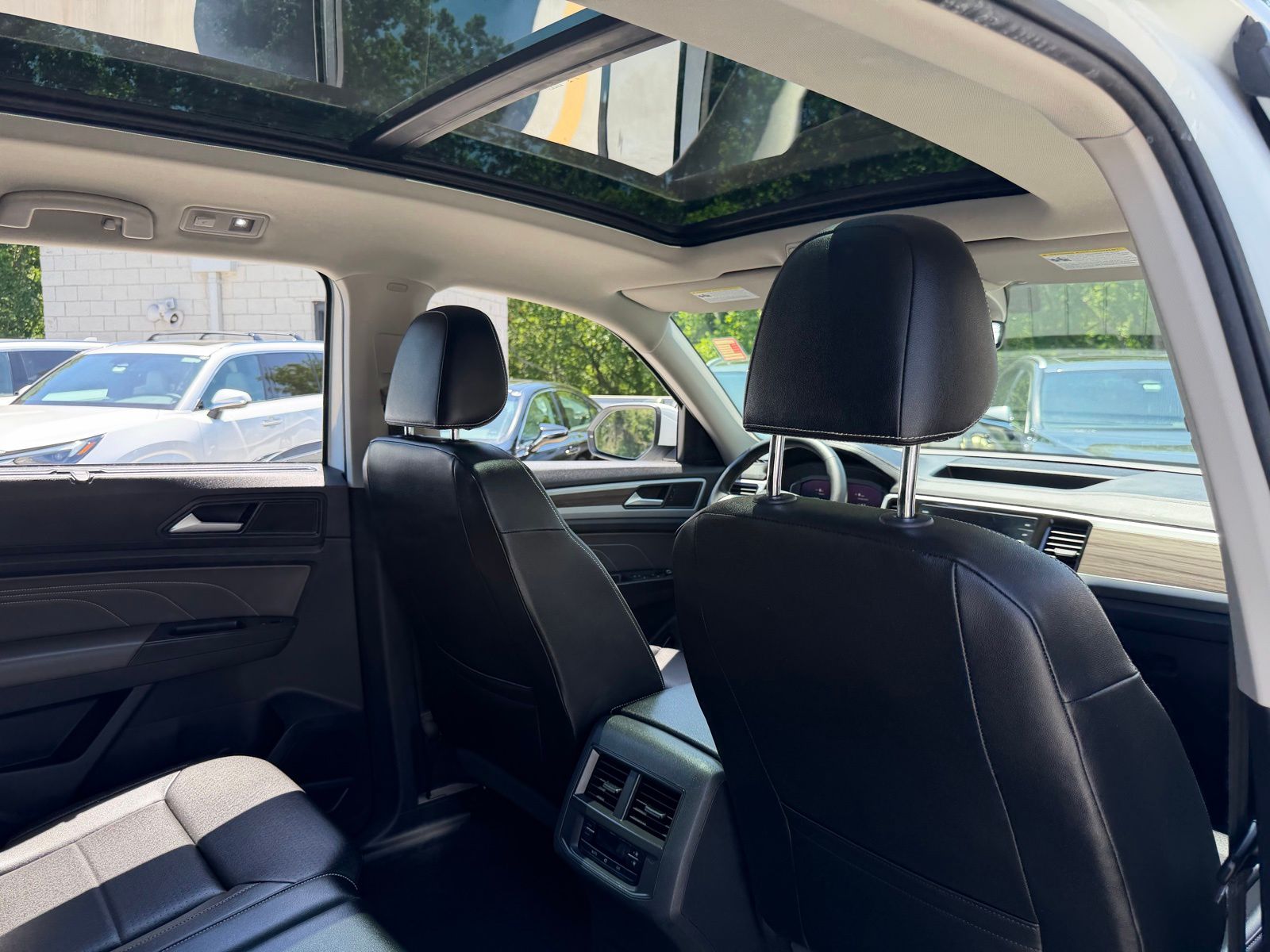 Used 2022  Volkswagen SEL image 45