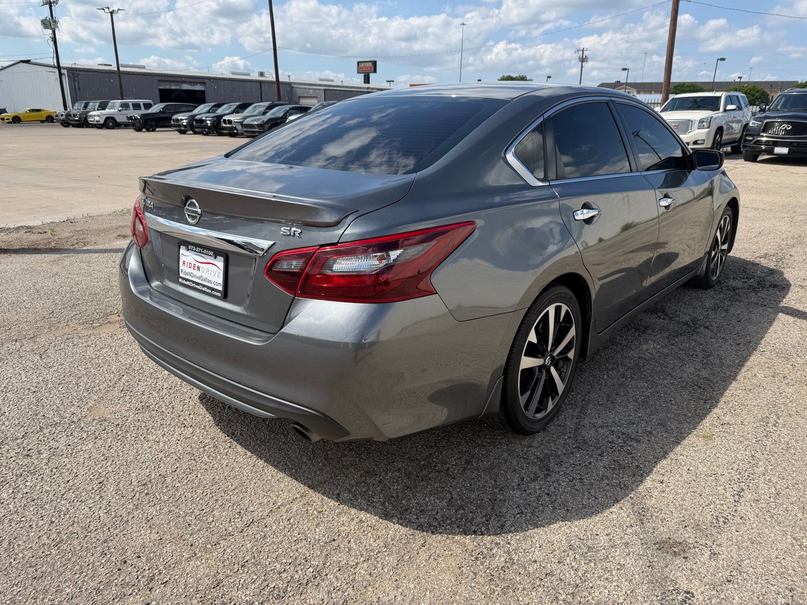 View vehicle photo 7