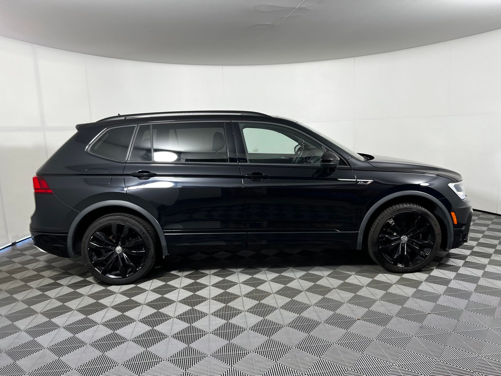 Thumbnail: 2021 Volkswagen Tiguan - 4