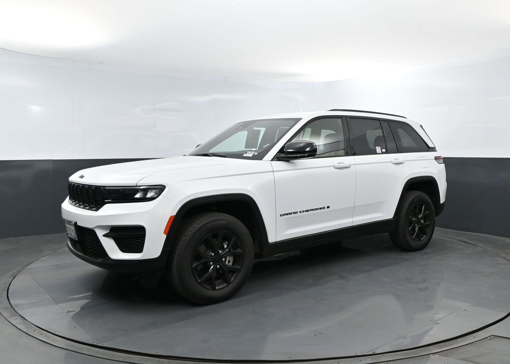 Bright White Clearcoat 2025 Jeep Grand Cherokee SUV / Crossover Four-Wheel Drive 8-Speed Automatic