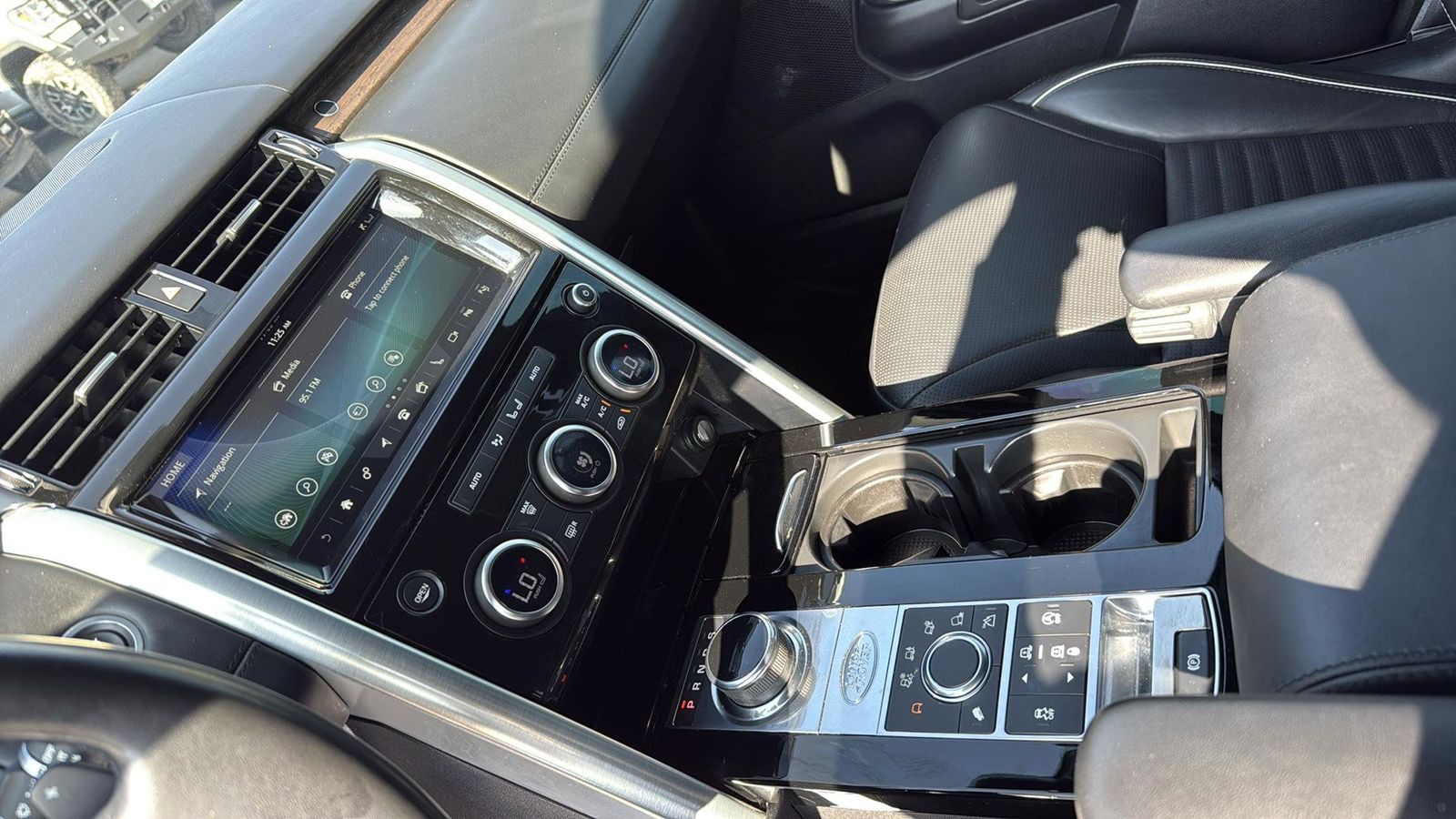 Used Car 2020 Land Rover Discovery  Hse Luxury For Sale Under $30,000 In Austin, Texas