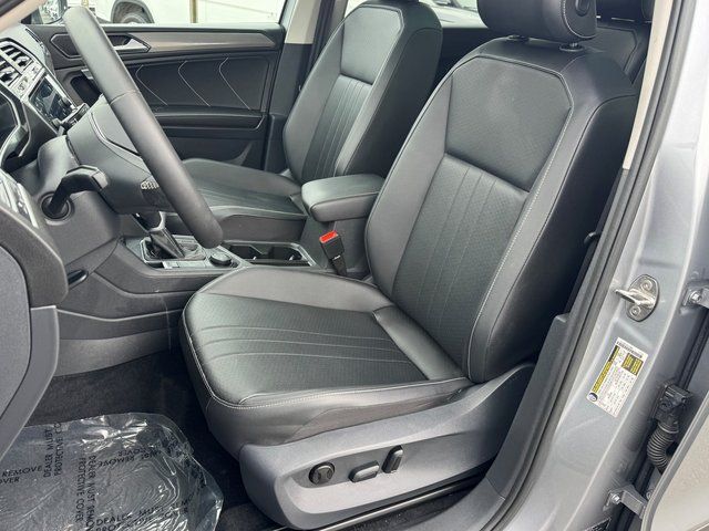 Used 2024 Silver Volkswagen 2.0T SE image 7
