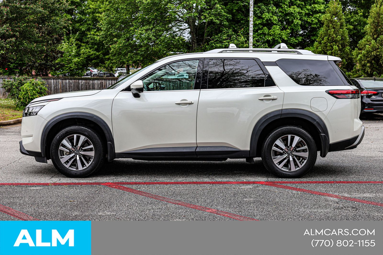 Used 2022 White Nissan SL image 10