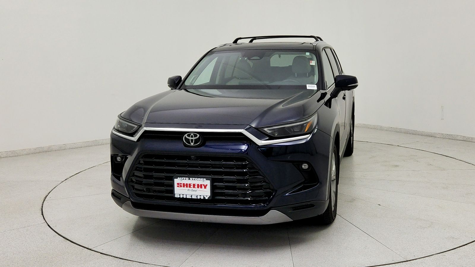 Used 2025  Toyota Limited image 2