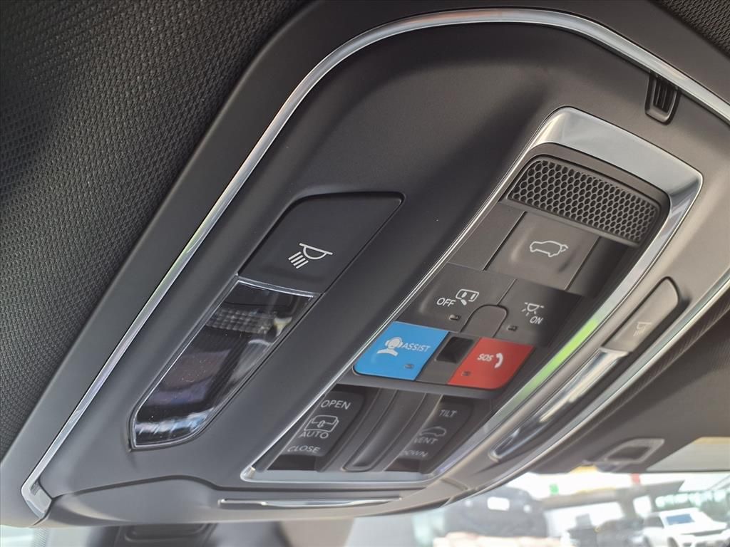 2025 Jeep Grand Cherokee Laredo - 10