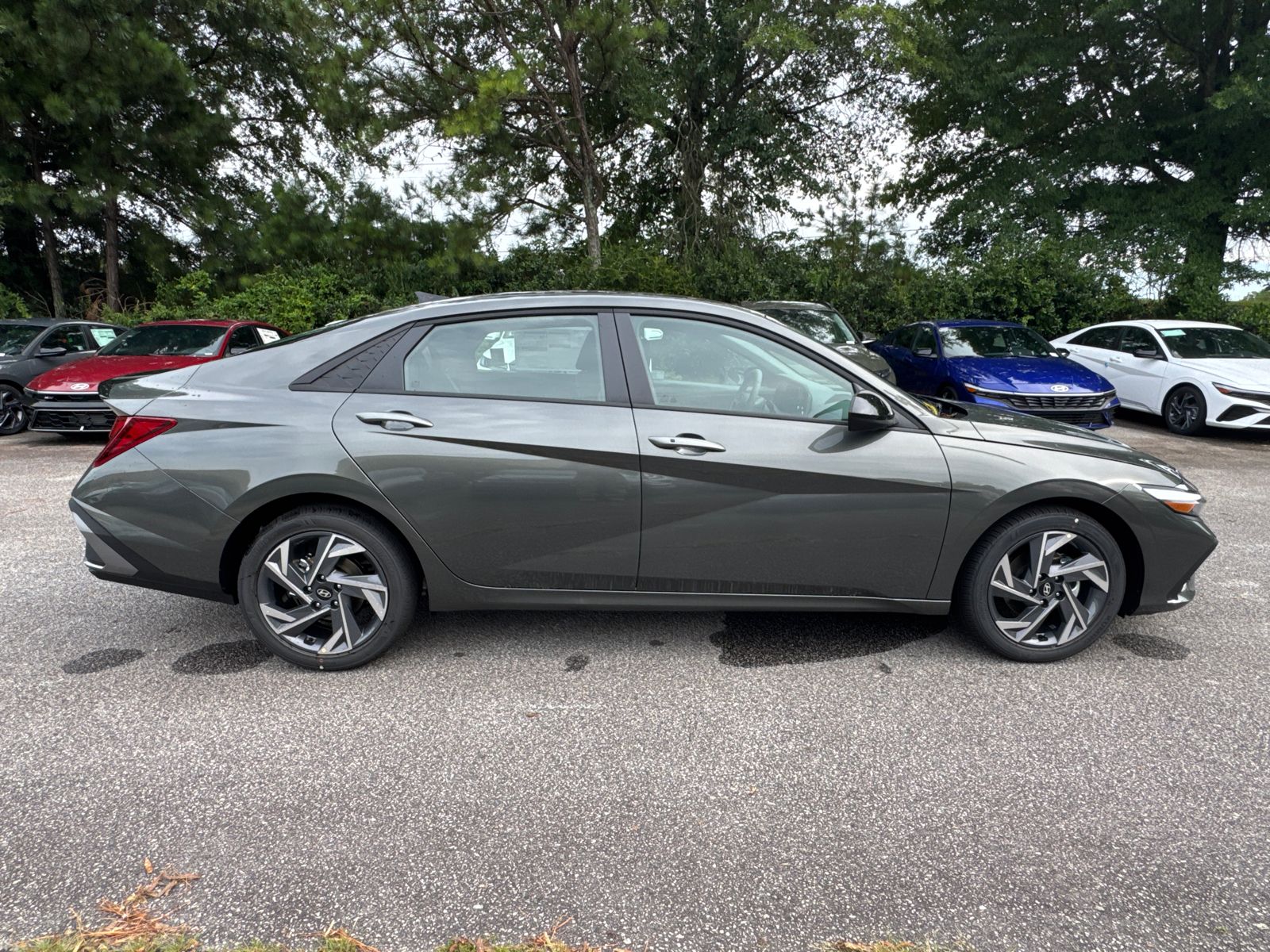 2025 Hyundai Elantra SEL Sport photo 4