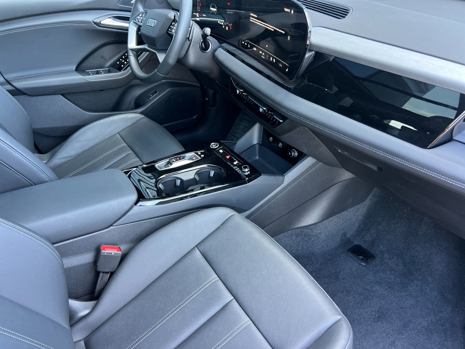2025 Audi Q6 e-tron Premium Plus — foto completa 15 de 28