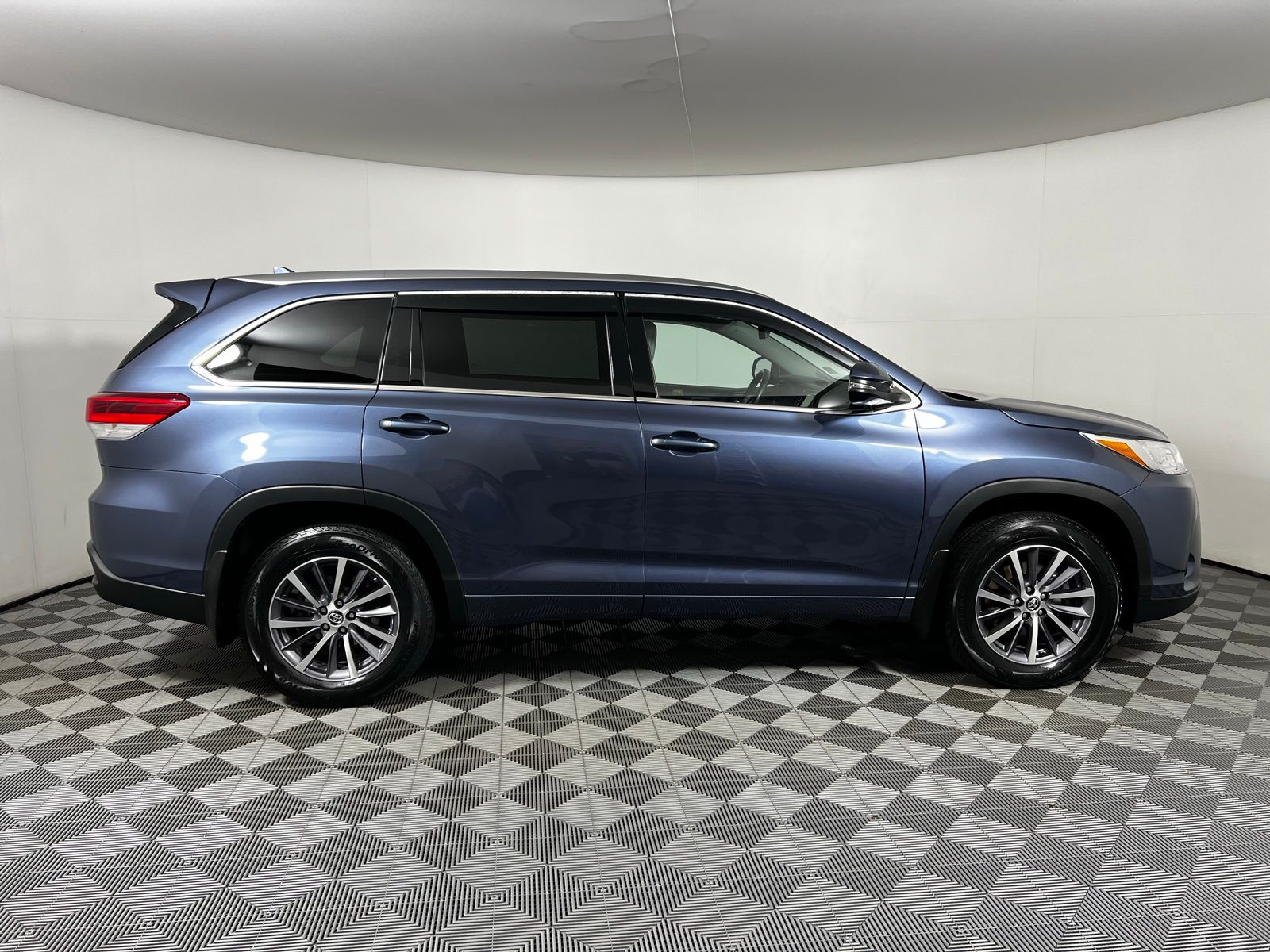 2017 Toyota Highlander XLE 4