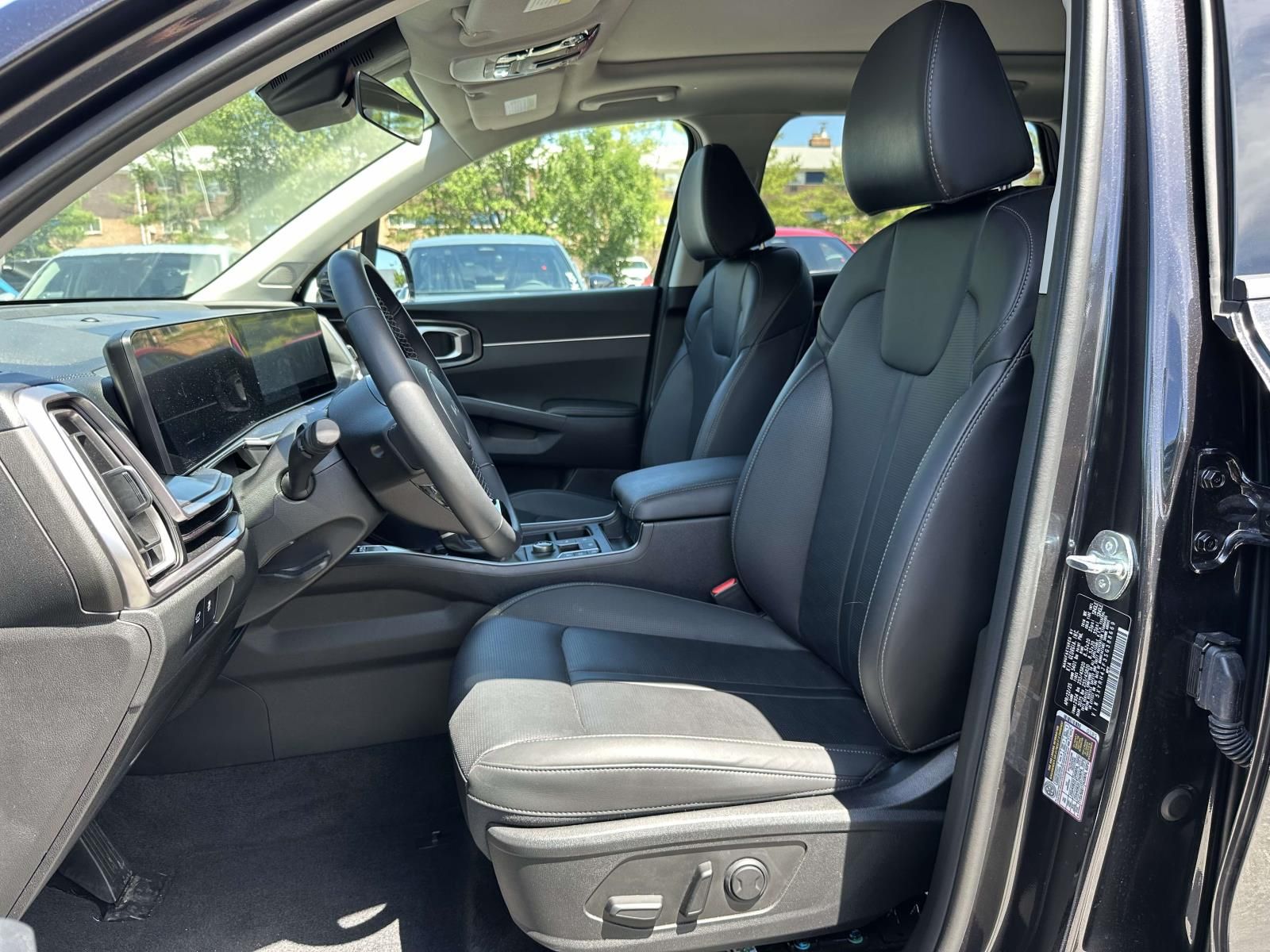 Used 2025  Kia EX image 8