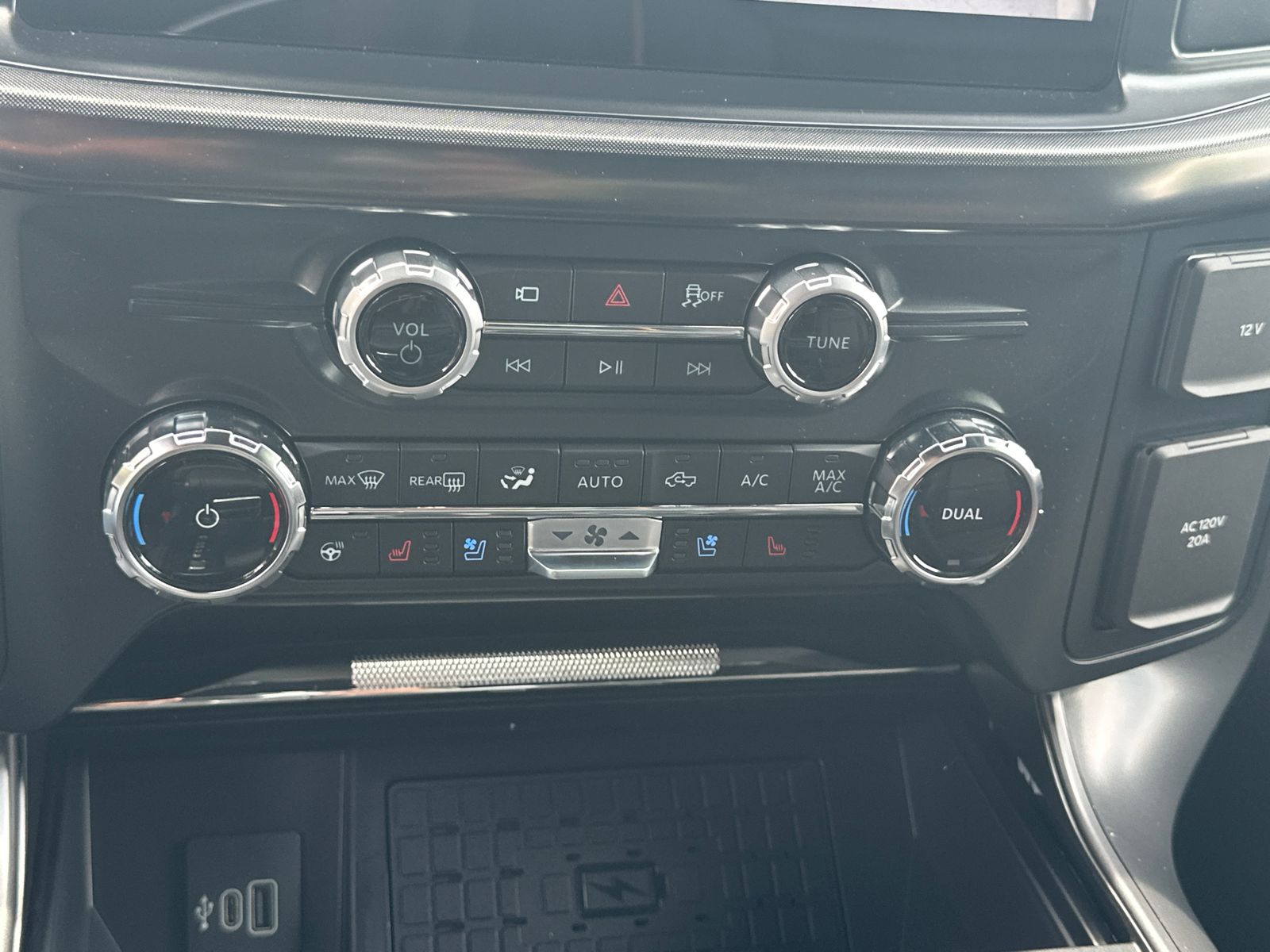 New 2026 Agate Black Metallic Ford Tremor® image 28
