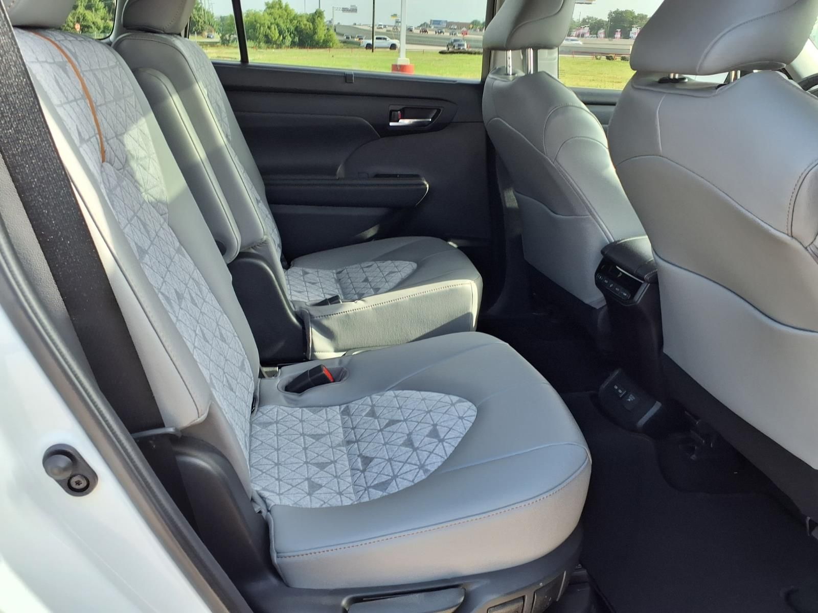 2022 Toyota Highlander Hybrid Bronze Edition Beige at Toyota of Victoria