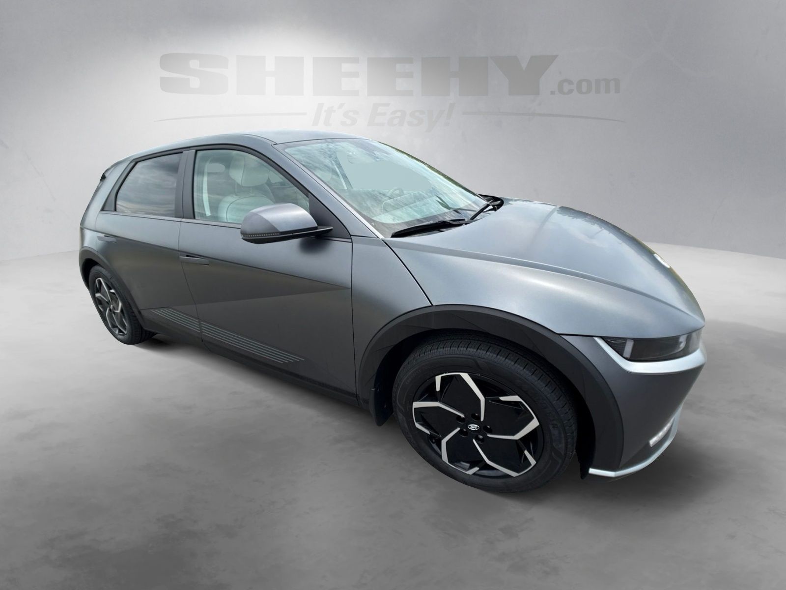 Used 2023 Gray Hyundai SEL image 2
