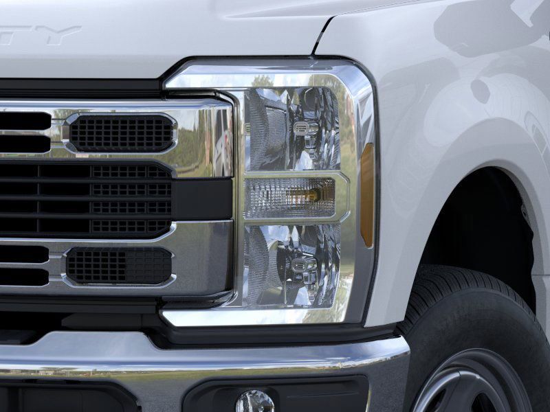 New 2025 Oxford White Ford XL image 19
