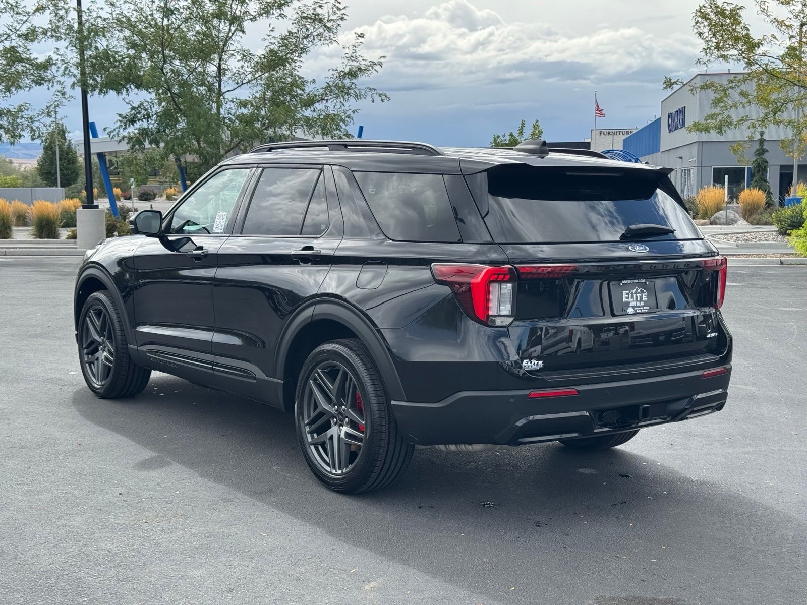 Used 2025 Ford Explorer SUV