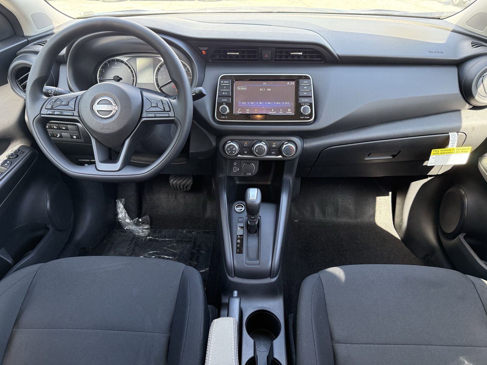 2025 Nissan Kicks Play S photo 2