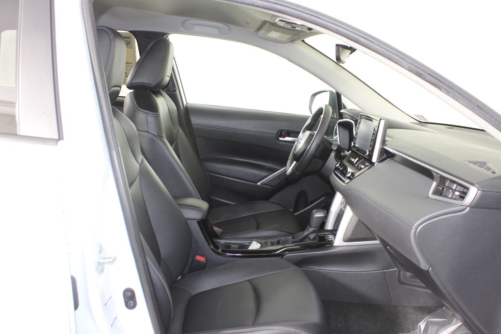 Used 2022 Beige Toyota XLE image 26
