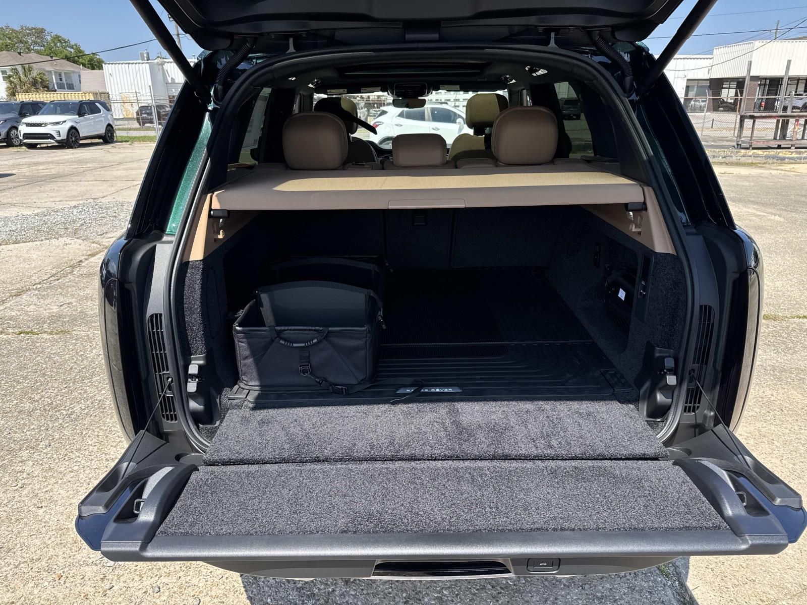 View vehicle photo 7