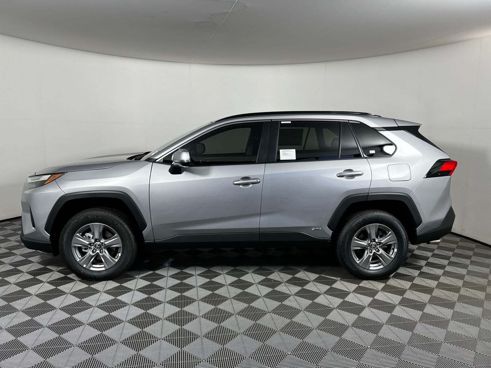 Thumbnail: 2025 Toyota RAV4 - 8