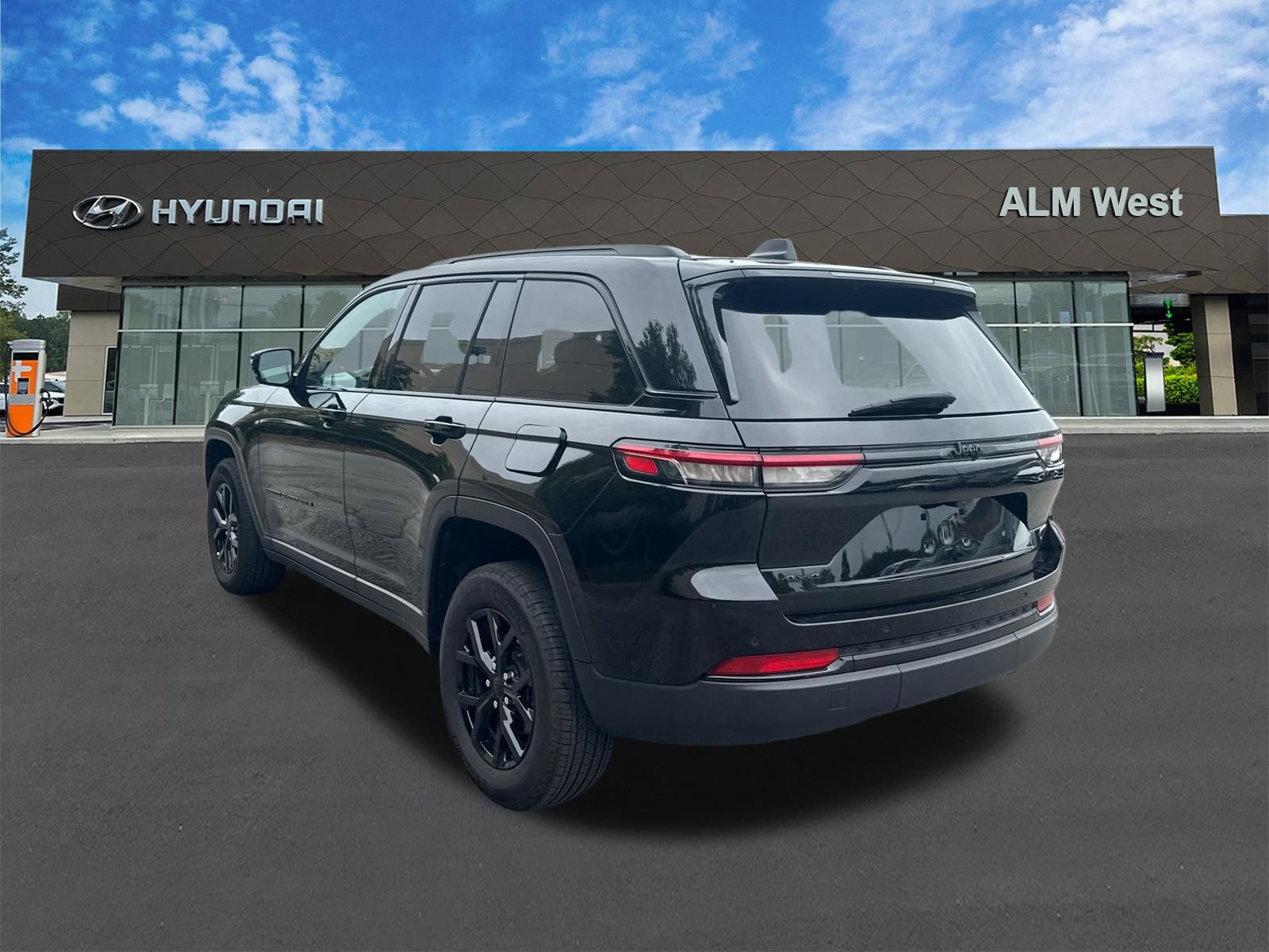 Used 2025 Black Jeep Altitude image 7
