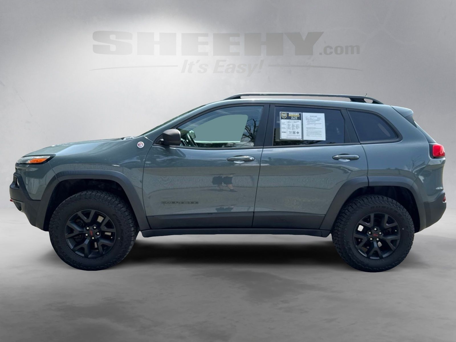 Used 2015 Anvil Clearcoat Jeep Trailhawk image 15