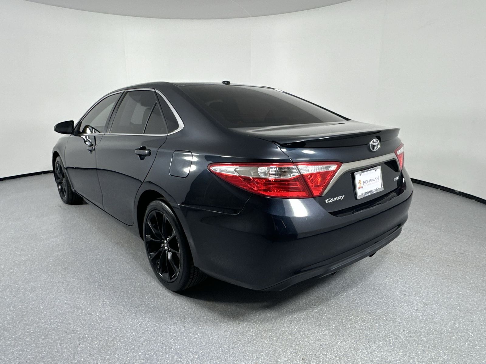 2015 Toyota Camry XLE 30