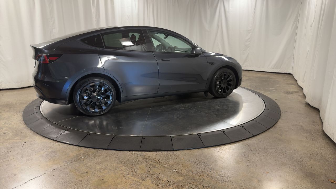 Used 2024 Tesla Model Y Long Range with VIN 7SAYGDEE7RF037283 for sale in Kansas City