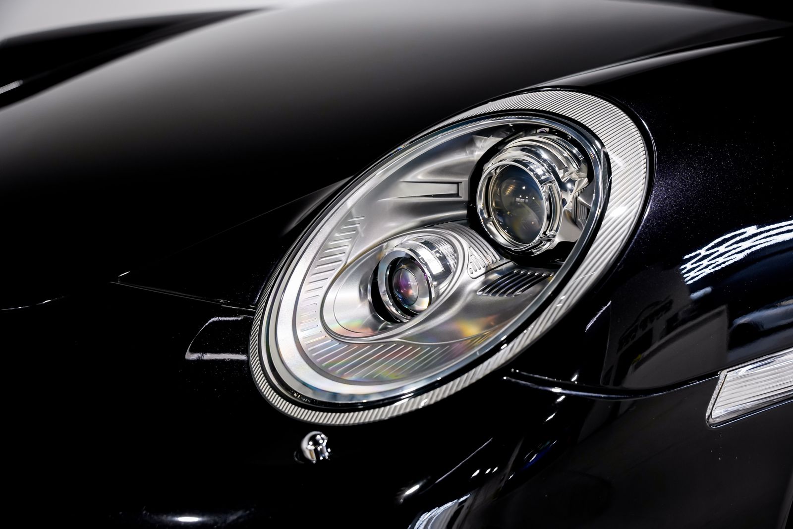 2011 Porsche 911 Turbo S — photo 33