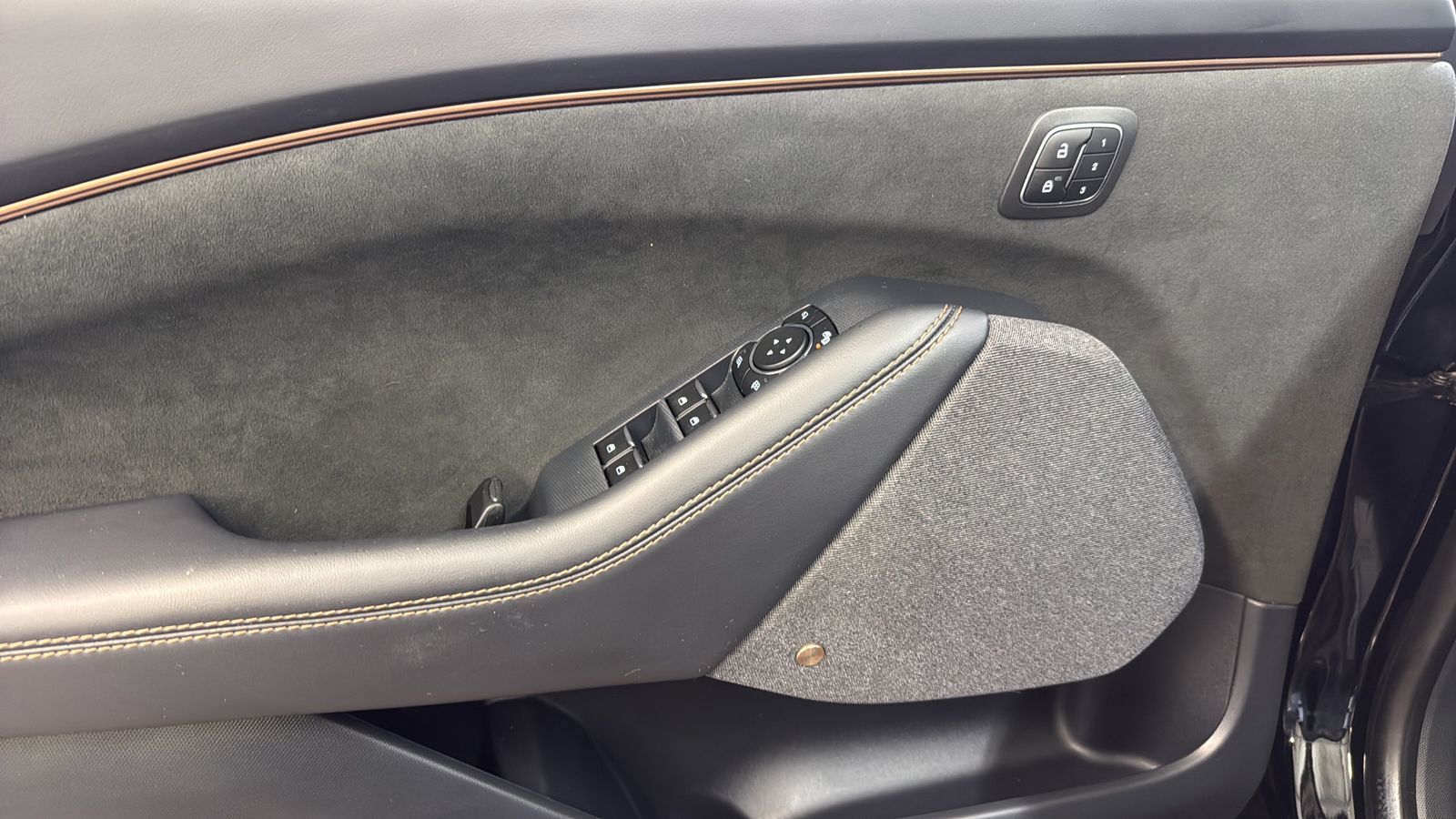 Used 2023 Black Ford GT image 11