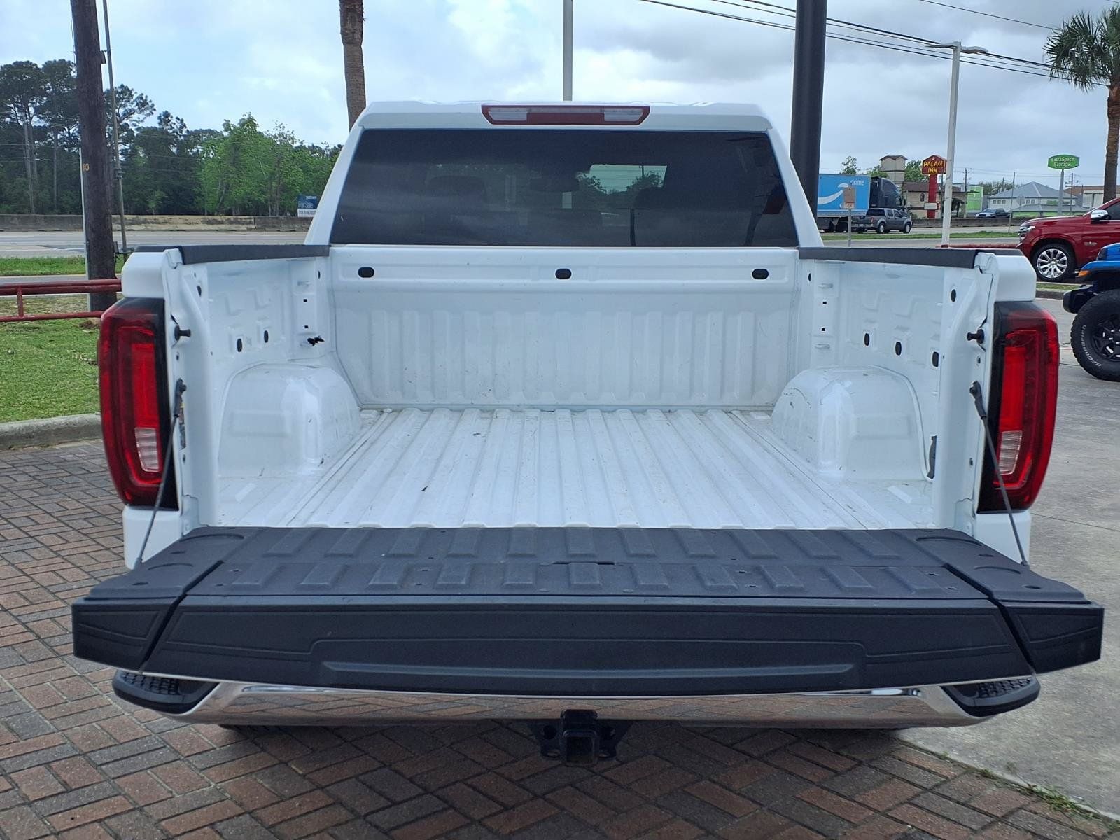 2025 GMC Sierra 1500 SLT - 6