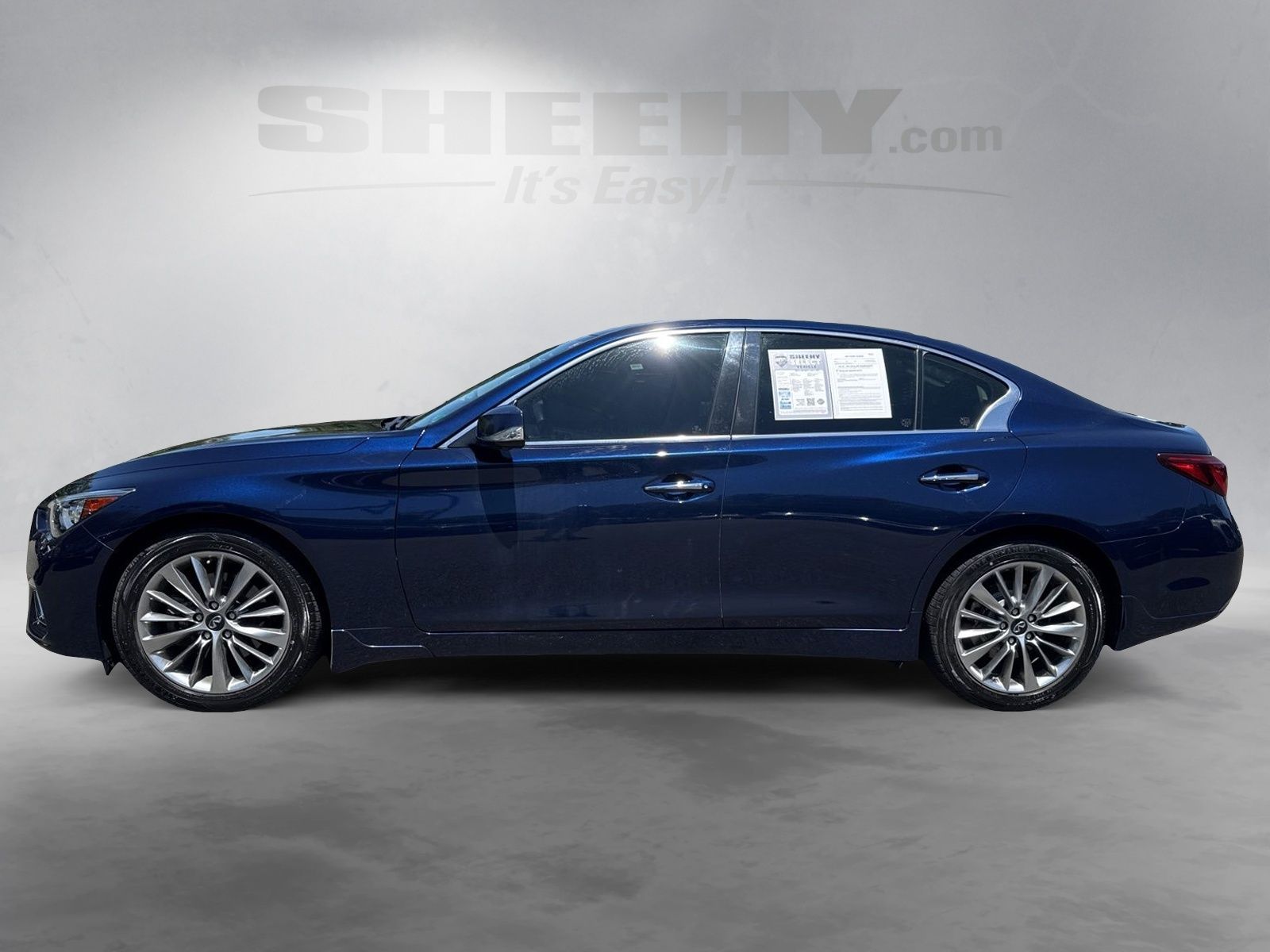 Used 2022 Grand Blue INFINITI LUXE image 16