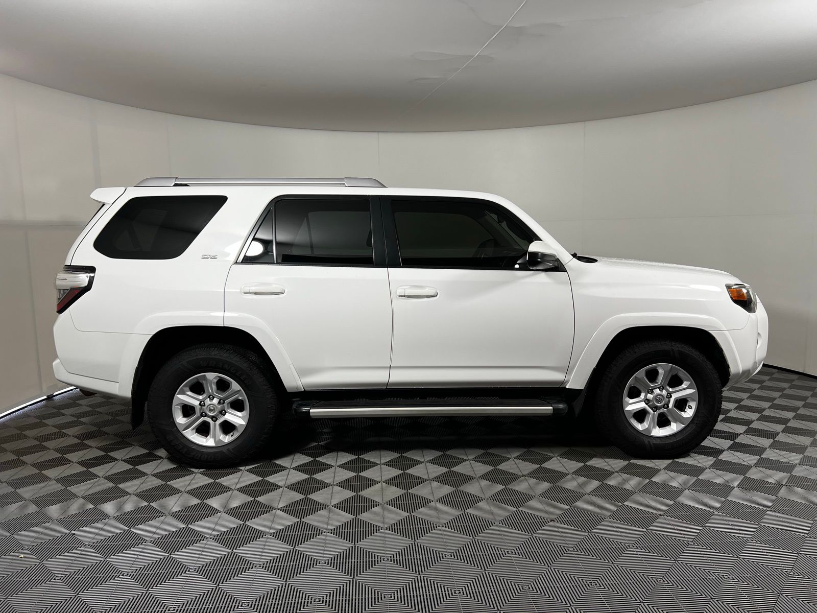 Thumbnail: 2017 Toyota 4Runner - 4