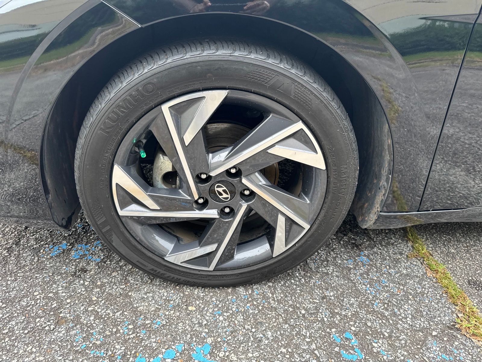Used 2025 Black Hyundai SEL Sport image 8