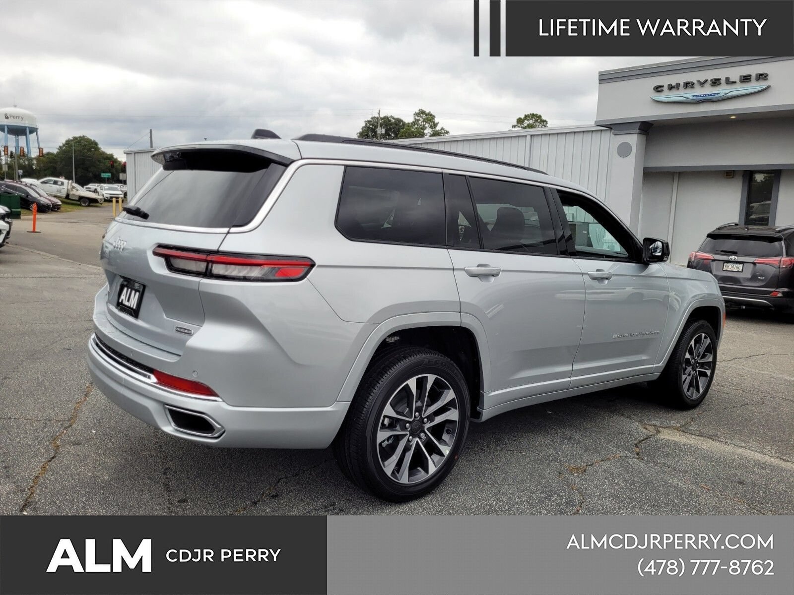 New 2025 Silver Zynith Exterior Paint Jeep Overland image 15
