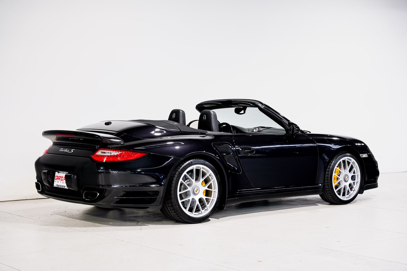 2011 Porsche 911 Turbo S — photo 2