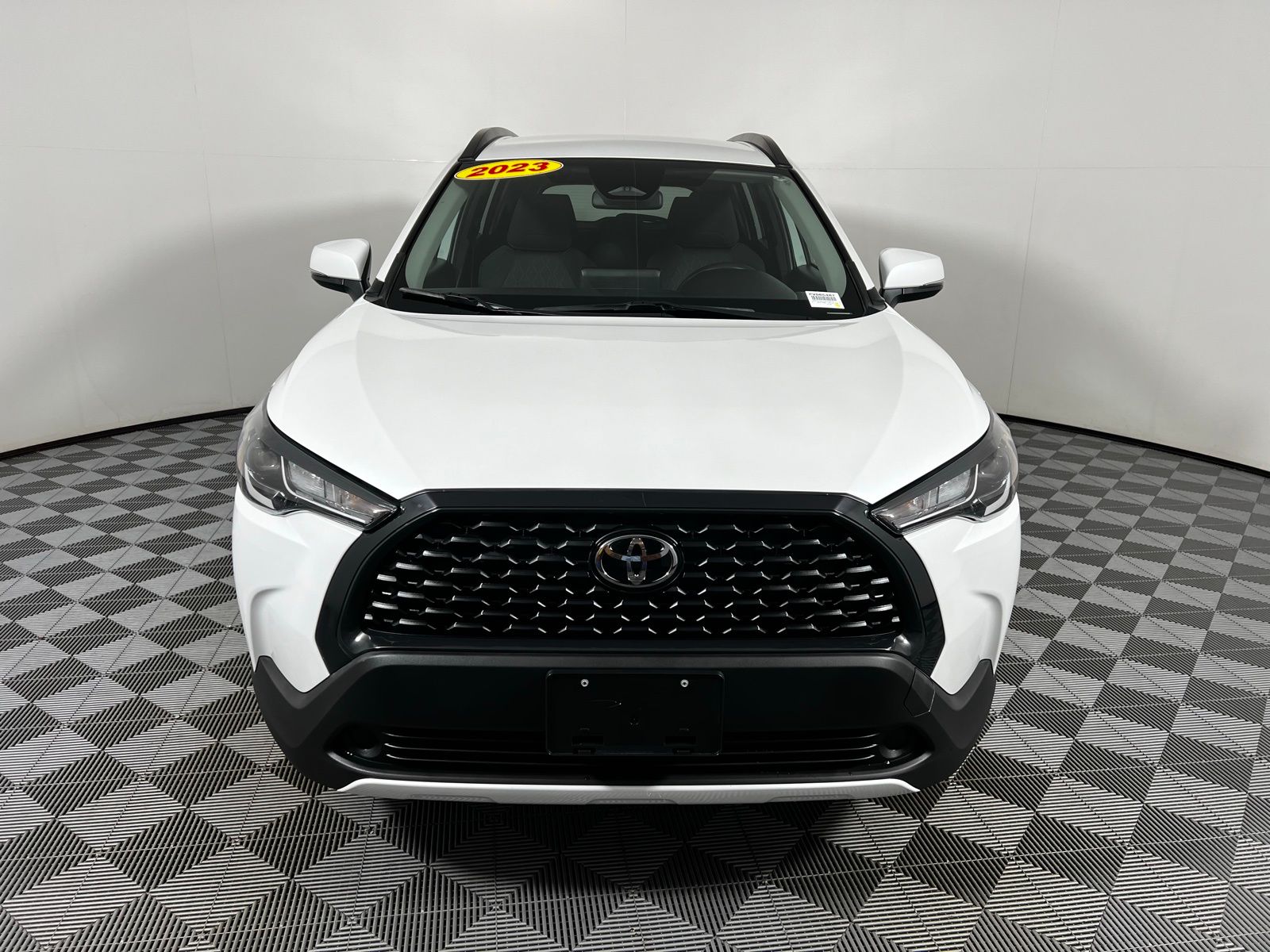 2023 Toyota Corolla Cross LE 2