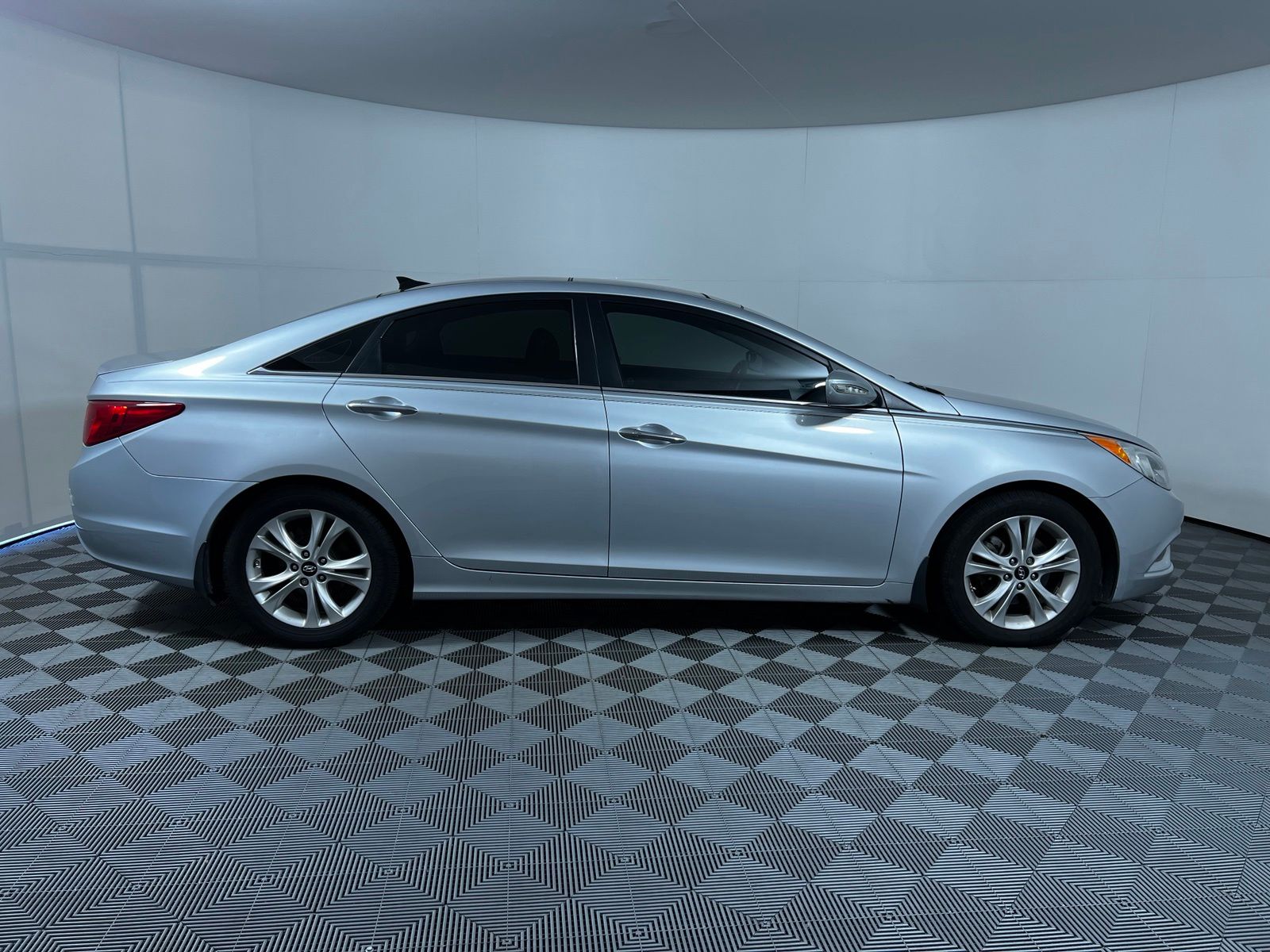 Thumbnail: 2013 Hyundai Sonata - 4