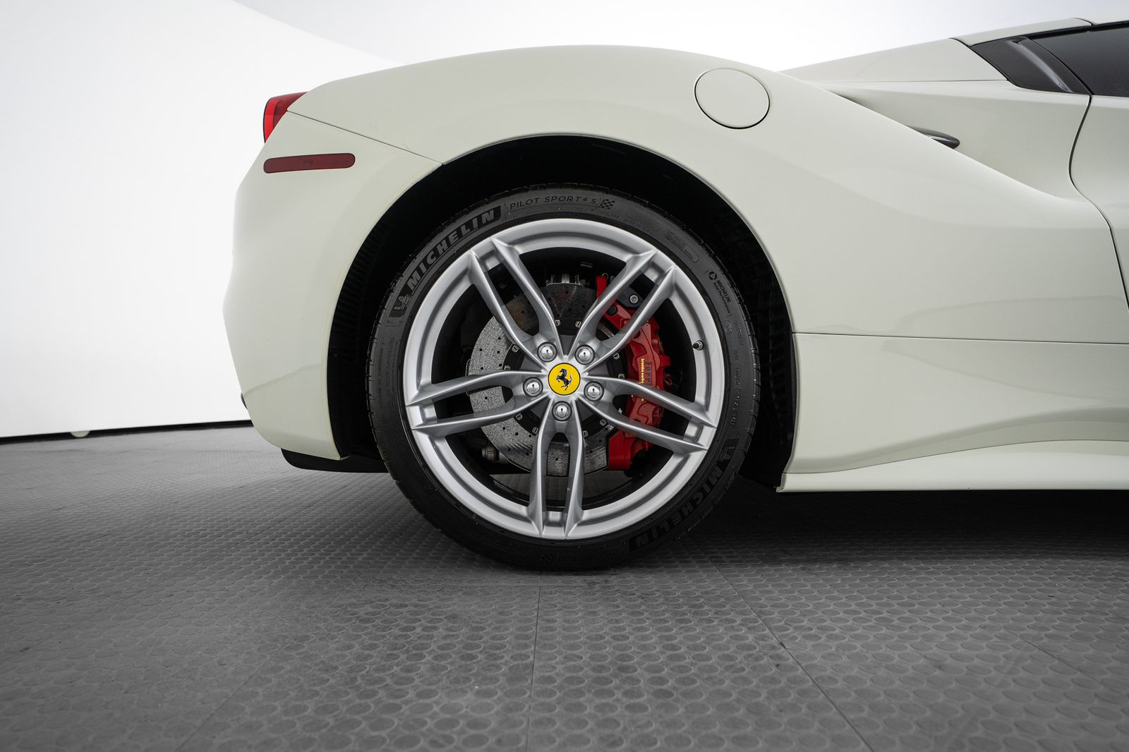 2019 Ferrari 488 Spider — full photo 43 of 43