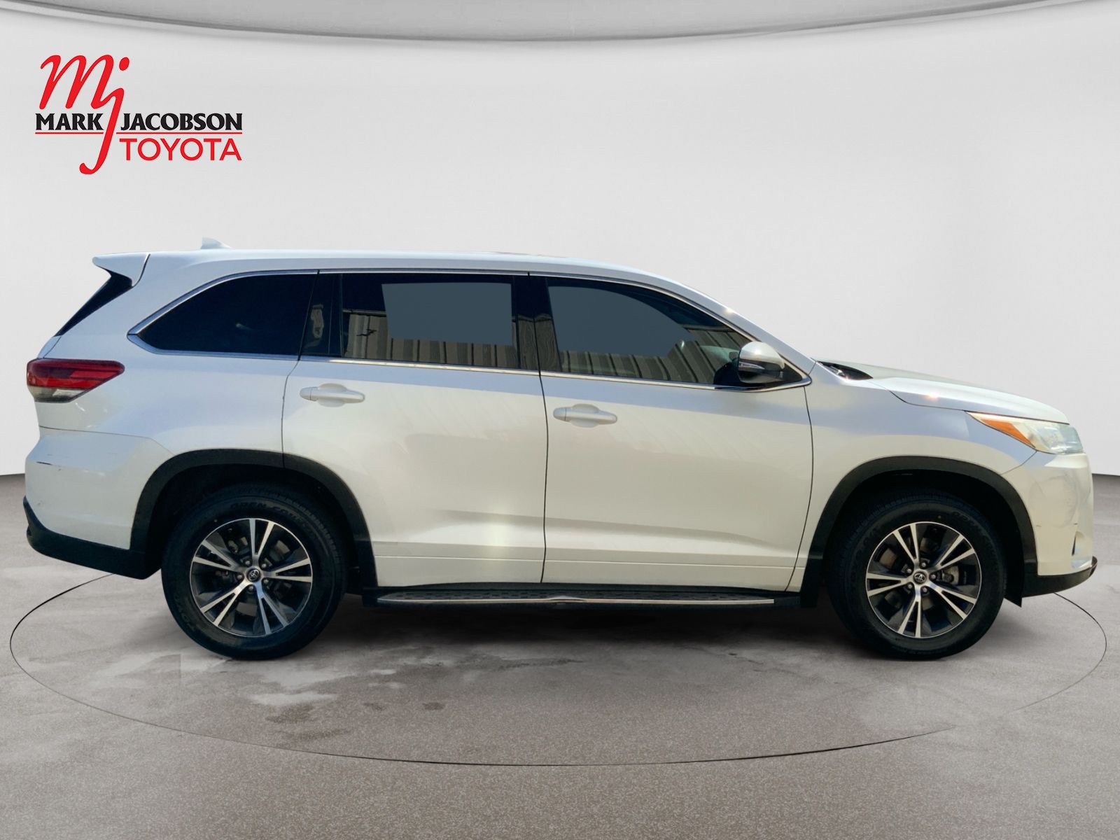 View vehicle photo 4