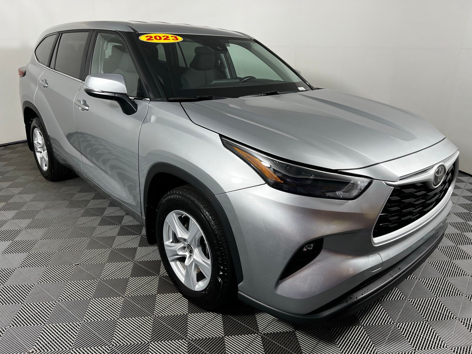 2023 Toyota Highlander LE 3