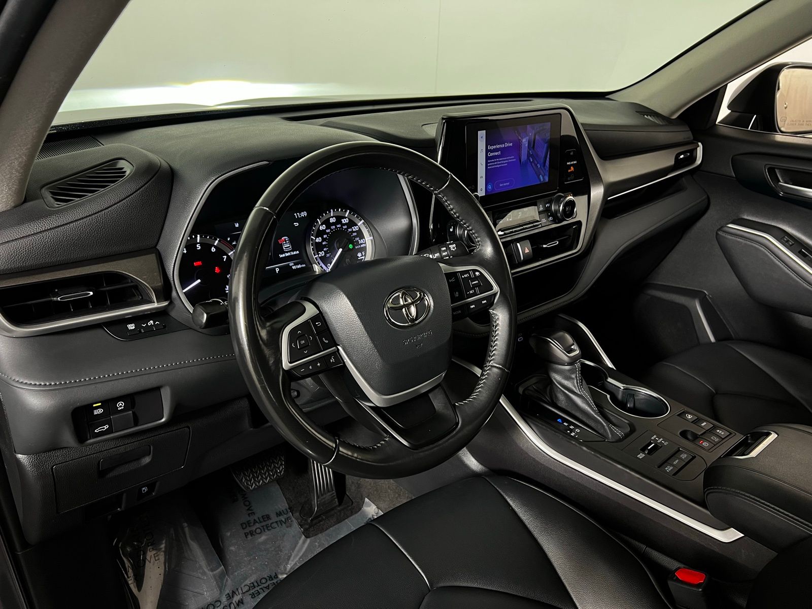 Thumbnail: 2023 Toyota Highlander - 12