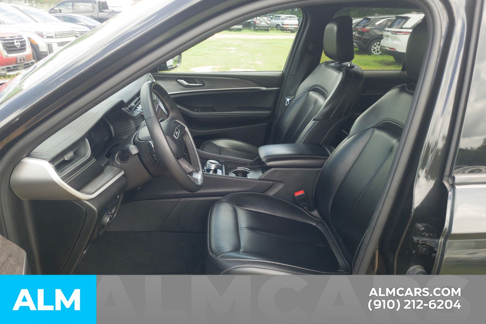 Used 2024 Pearlcoat Jeep 4xe image 6
