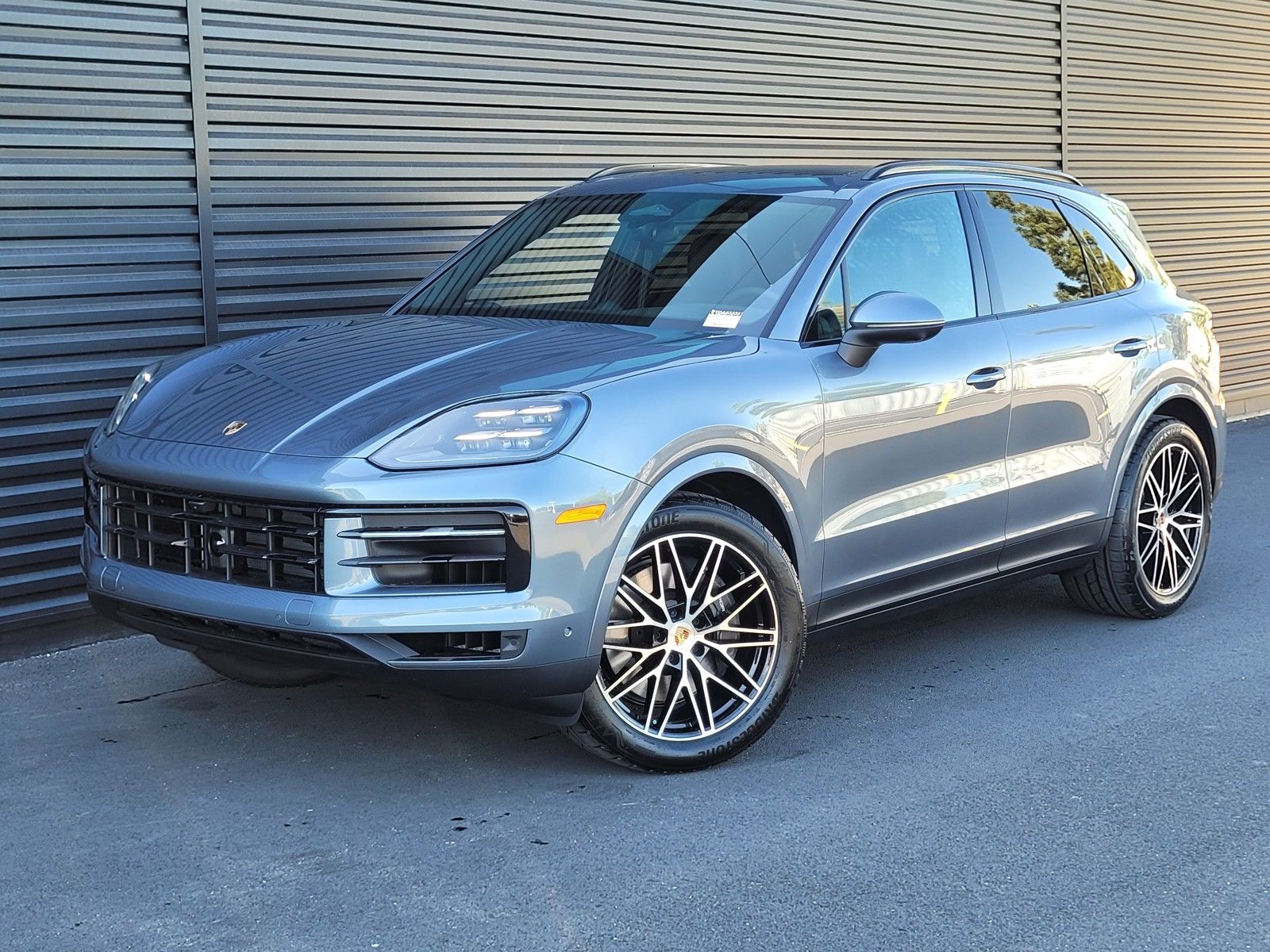 2026 Porsche Cayenne Base — full photo 1 of 25