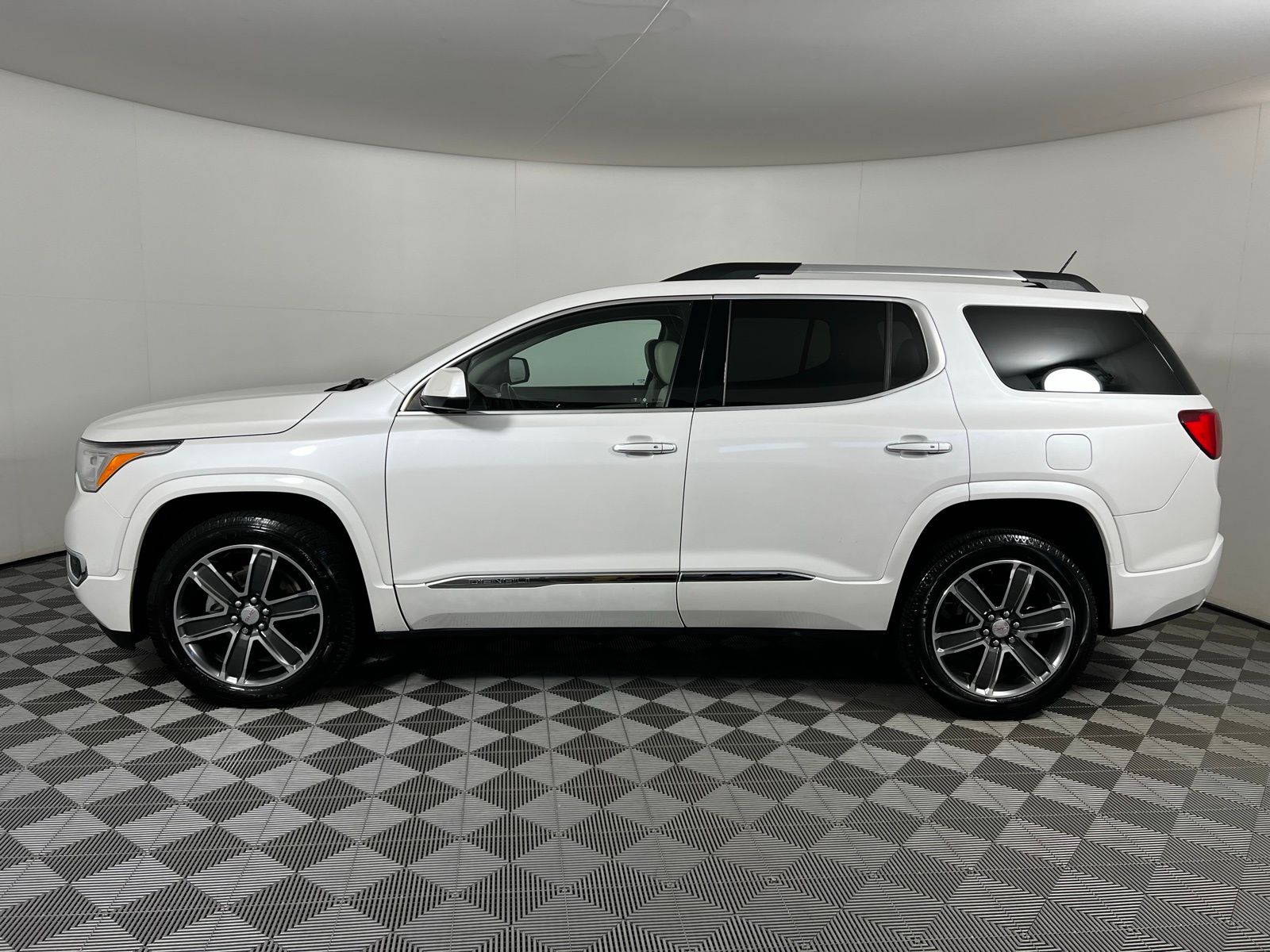 2019 GMC Acadia Denali 8